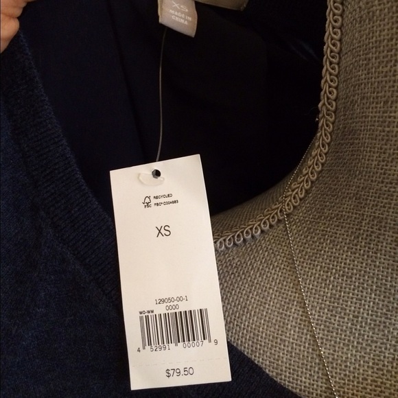 New - Banana republic sweater - Picture 3 of 4